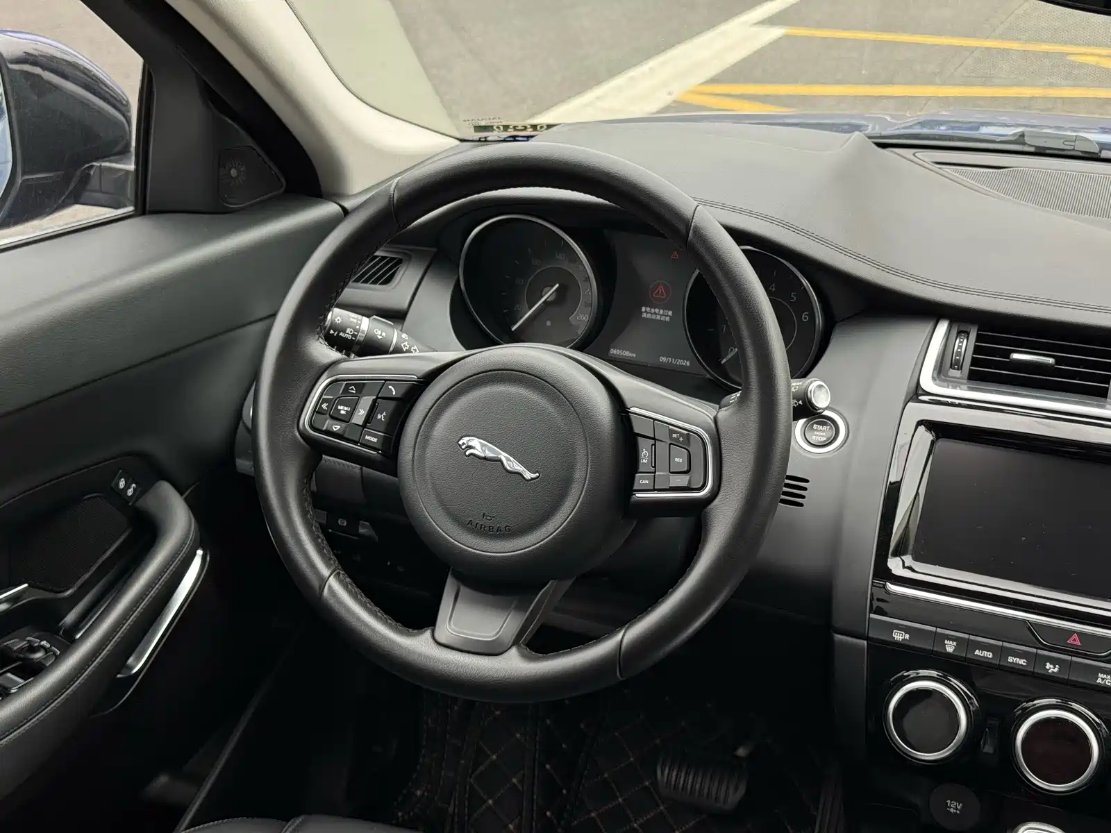 Фото 8 - Jaguar E-PACE