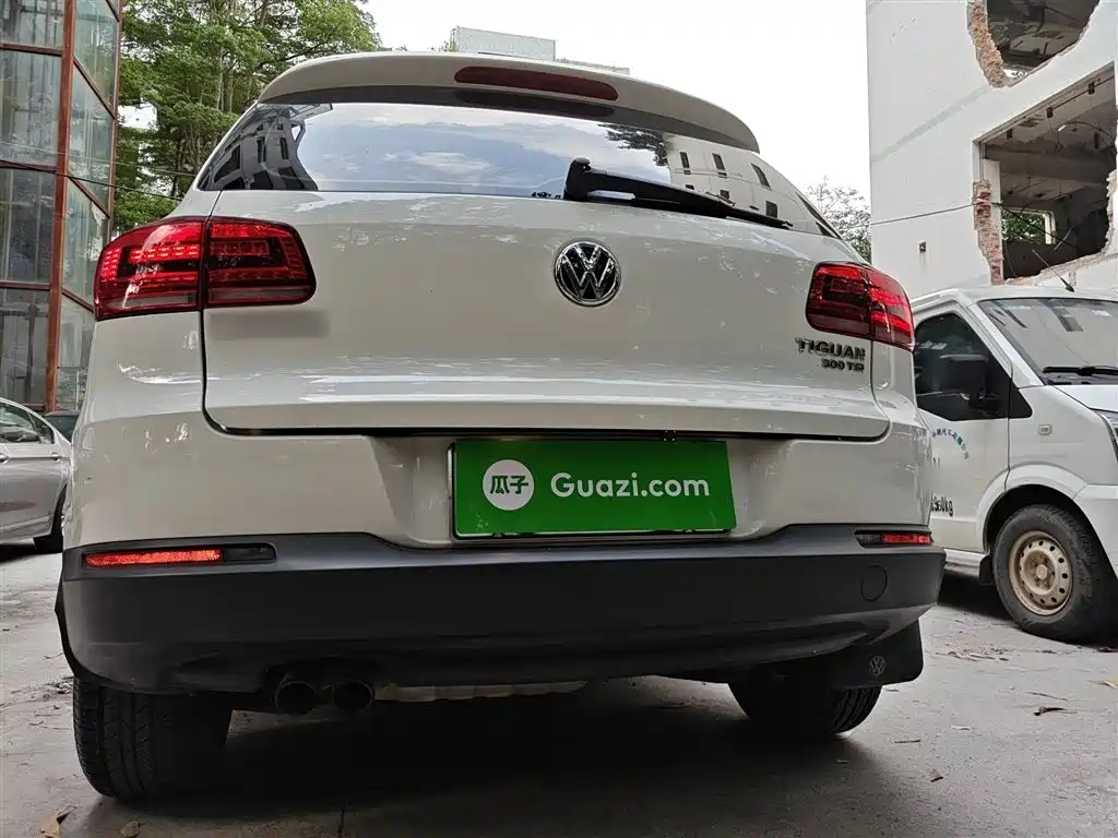 VOLKSWAGEN TIGUAN