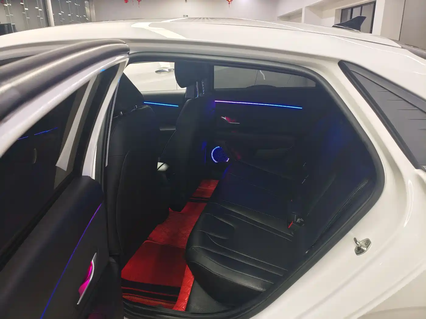 Hyundai Elantra 2022 1.5L CVT LUX Premium Edition фото 7