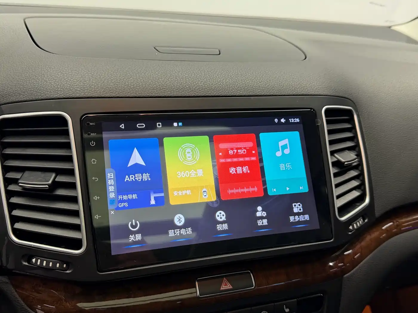 Volkswagen Sharan 2013 1.8TSI Comfort фото 14