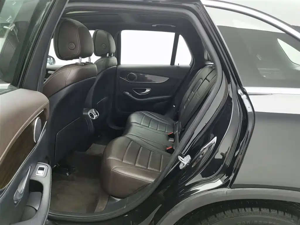 Mercedes-Benz GLC 2018 Facelift GLC 260 4MATIC Luxury фото 15