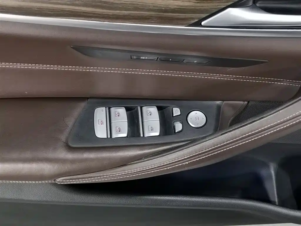 BMW 5 Series New Energy 2019 530Le Luxury Package фото 9