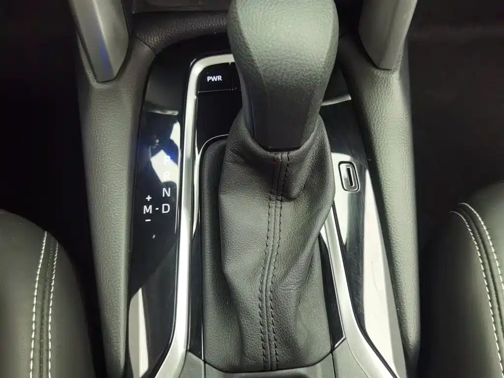 Toyota Frontlander 2024 2.0L CVT Elite Edition фото 13