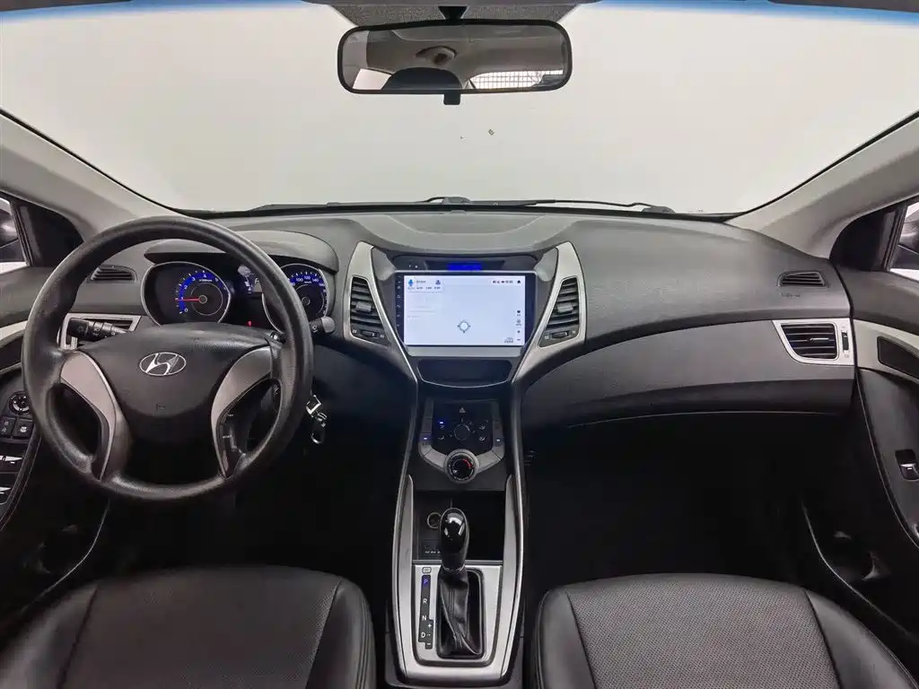 Hyundai Langdong 2012 1.6L Automatic Fashion фото 5
