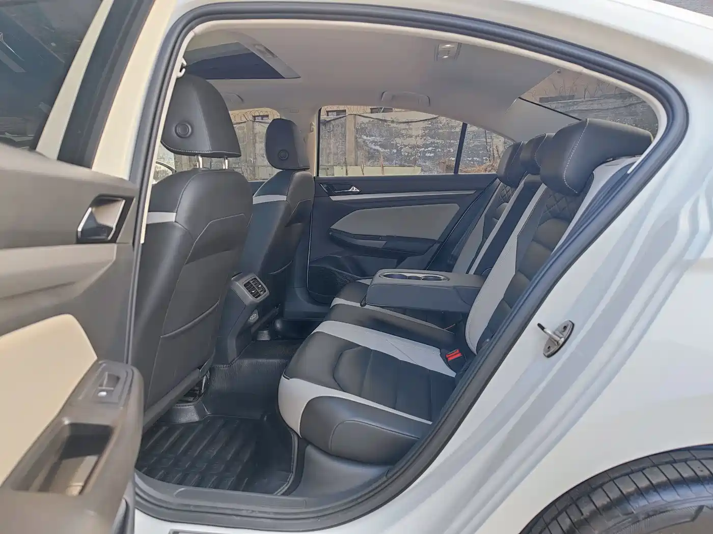 Volkswagen Bora 2024 300TSI DSG Premium Ride Edition фото 11