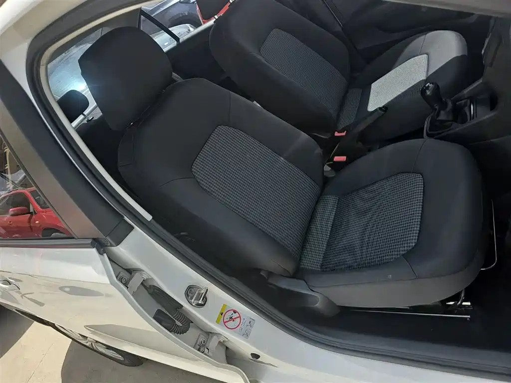 Volkswagen Santana 2016 1.6L Manual Trend Edition фото 25