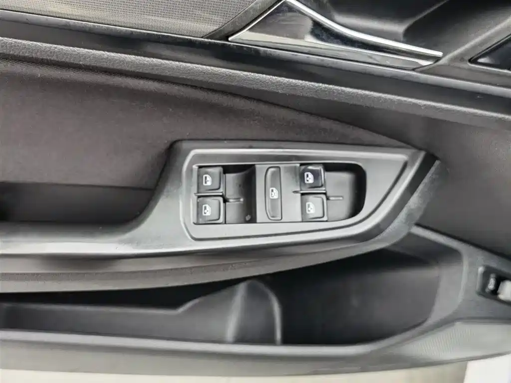 Volkswagen Bora 2018 1.5L Manual Fashion фото 9
