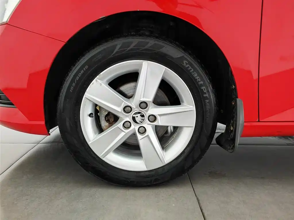 Škoda Fabia 2017 1.4L Auto Car Enjoy Edition фото 17