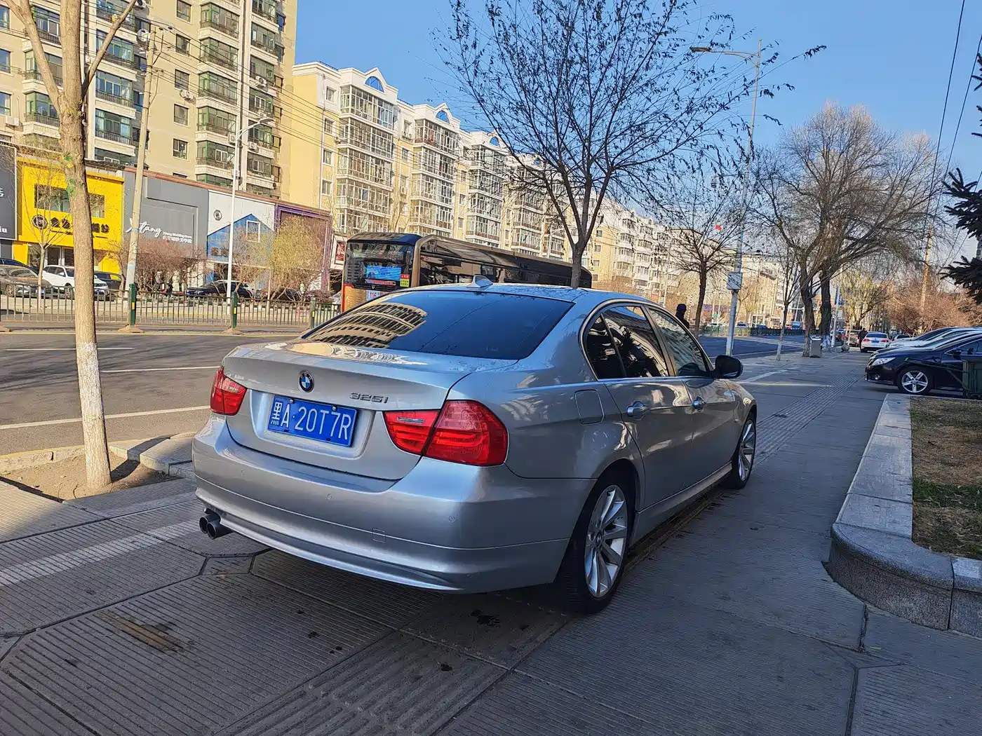 BMW 3 Series (Import) 2010 325i Luxury фото 3