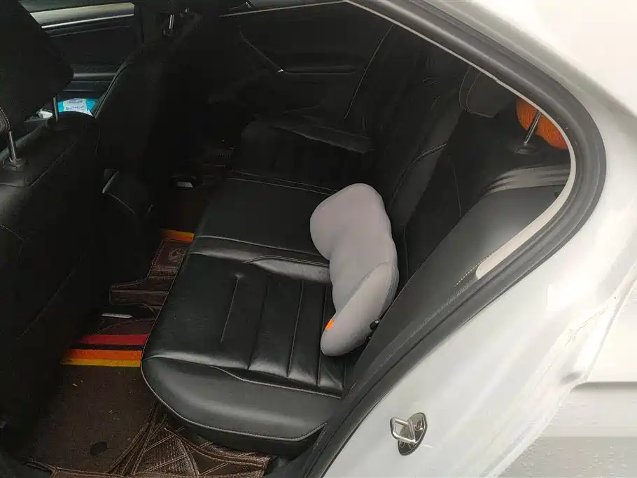 Volkswagen Bora 2017 1.6L Automatic Comfort фото 11