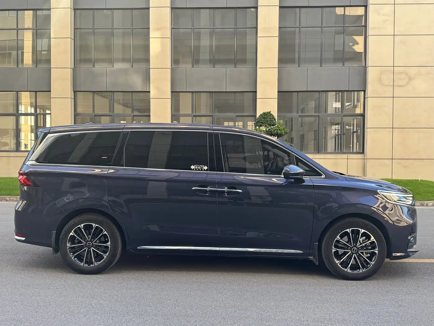Roewe iMAX8 2023 2022 400TGI Gathering Edition