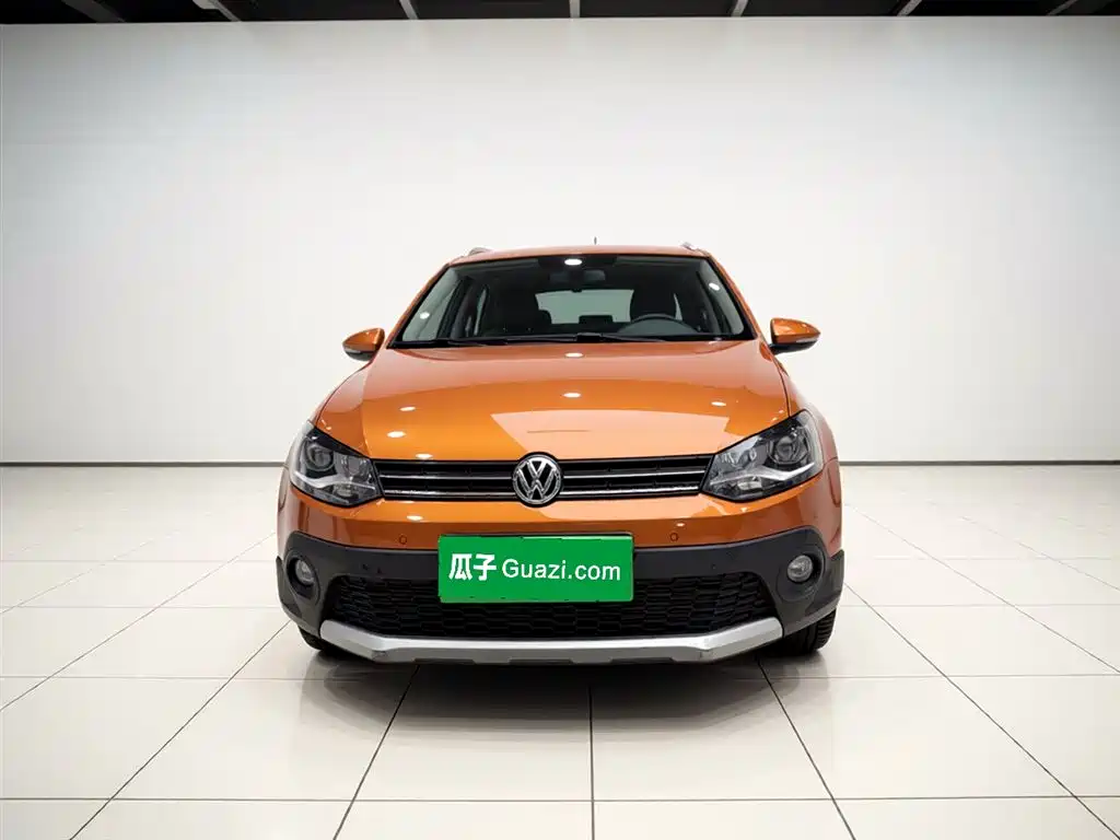 Volkswagen Polo 2016 1.6L Cross Polo Automatic фото 24