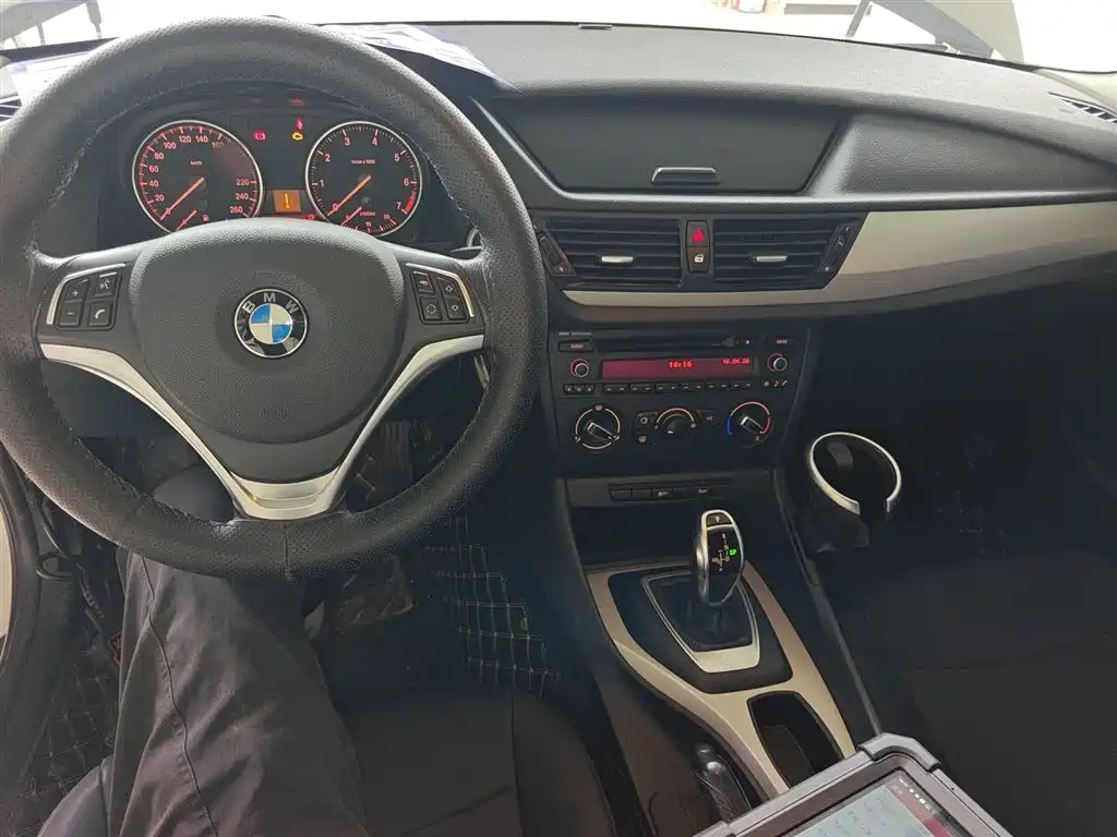 BMW X1 2014 sDrive18i Fashion Edition фото 10