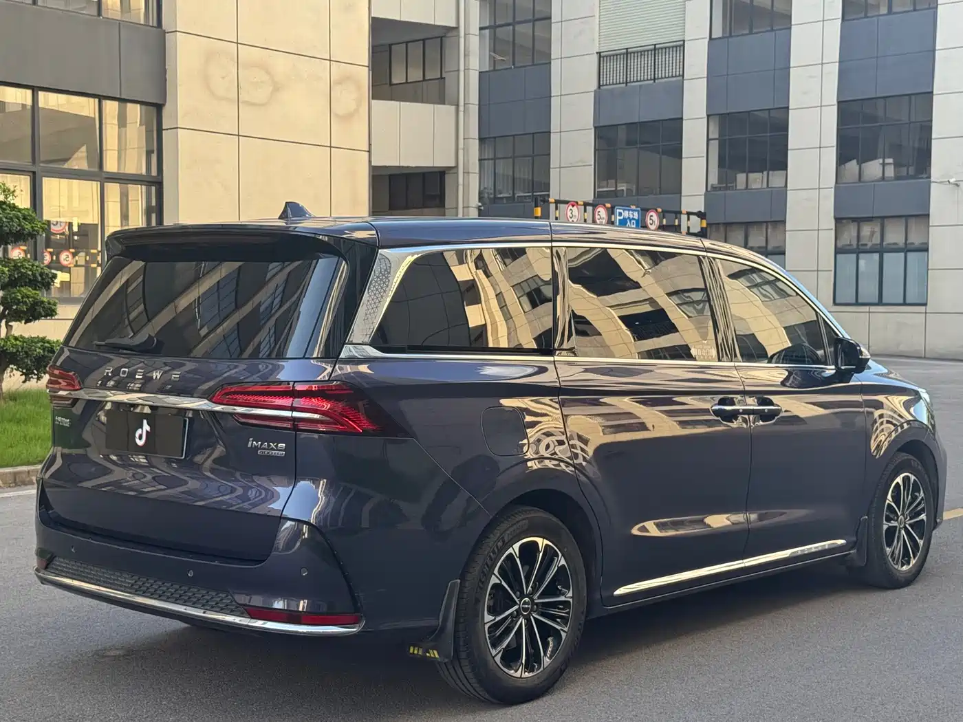 Roewe iMAX8 2023 2022 400TGI Gathering Edition