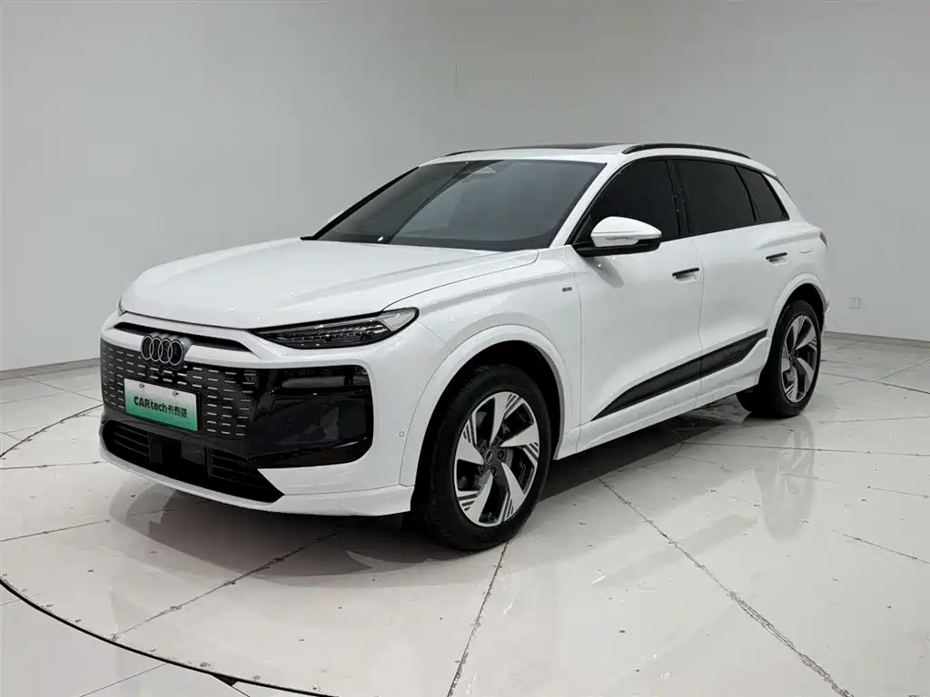 AUDI Q6L E TRON