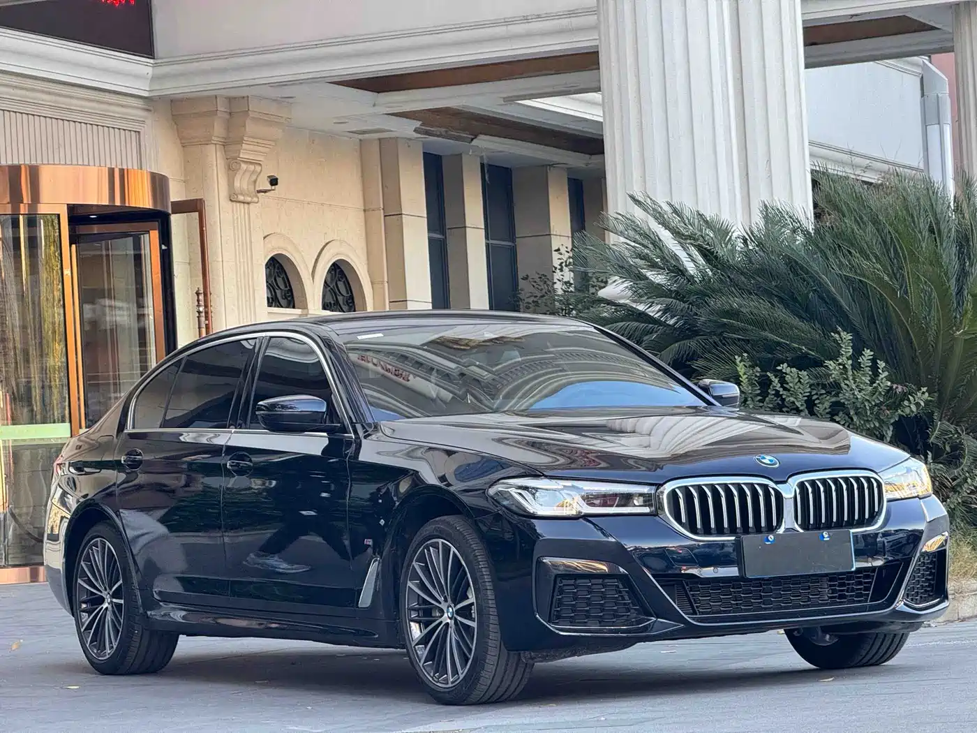 BMW 5 Series 2021 530Li Leading M Sport Package фото 2