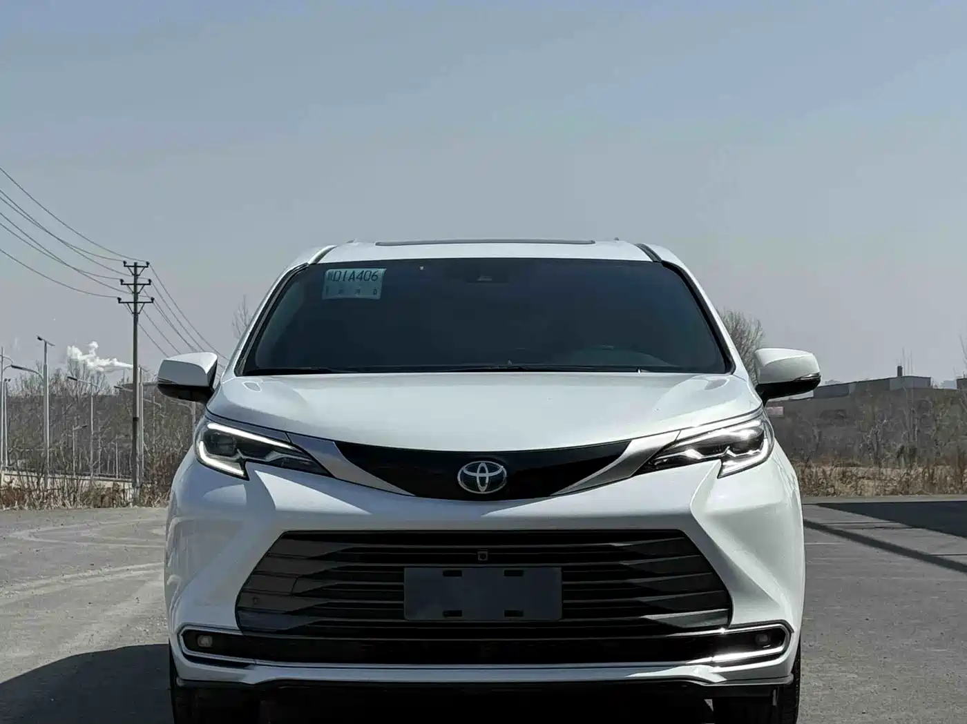 Toyota Sienna 2023 2.5L Hybrid Ultimate Edition фото 2