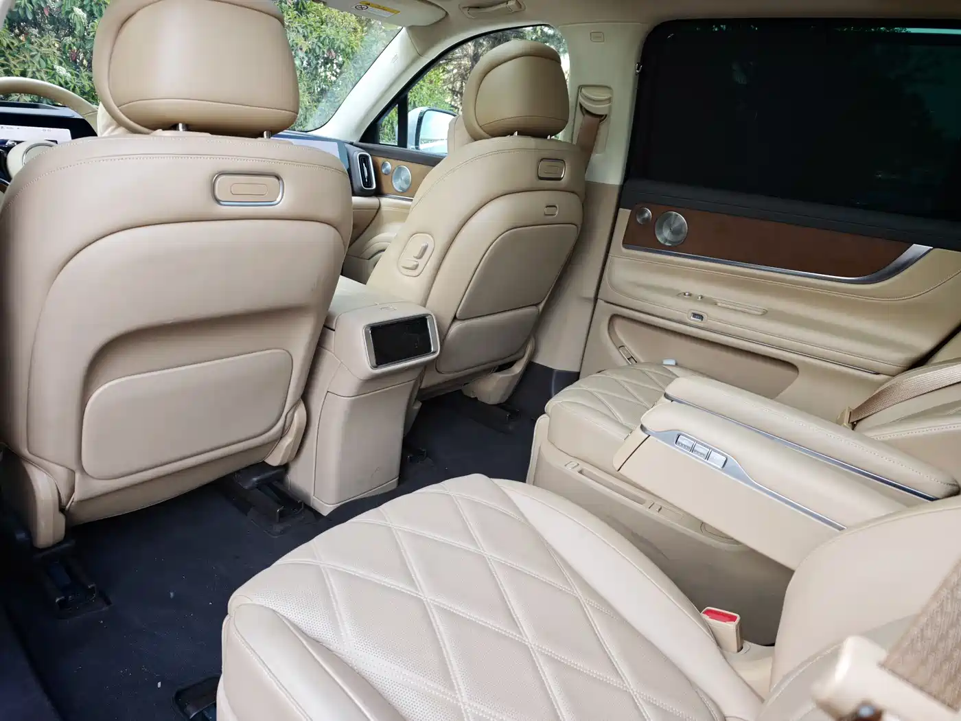 AITO Wenjie AITO M9 2025 Extended Range Ultra 52kWh 6-Seater фото 9