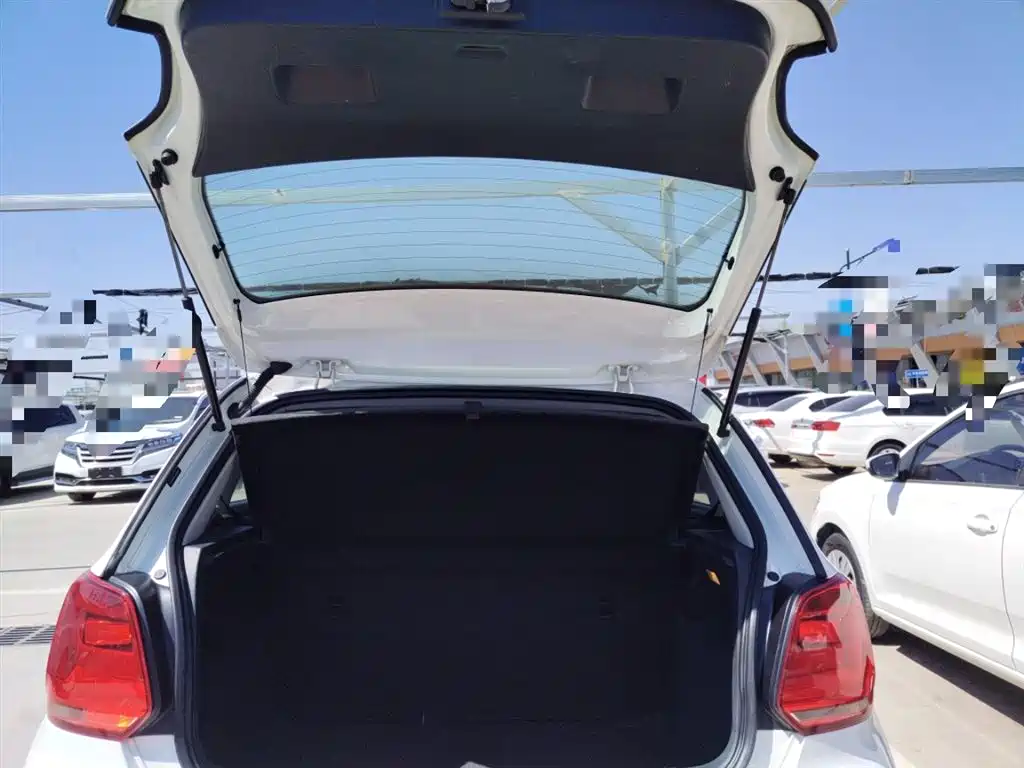 Volkswagen Polo 2016 1.4L Automatic Trend фото 19