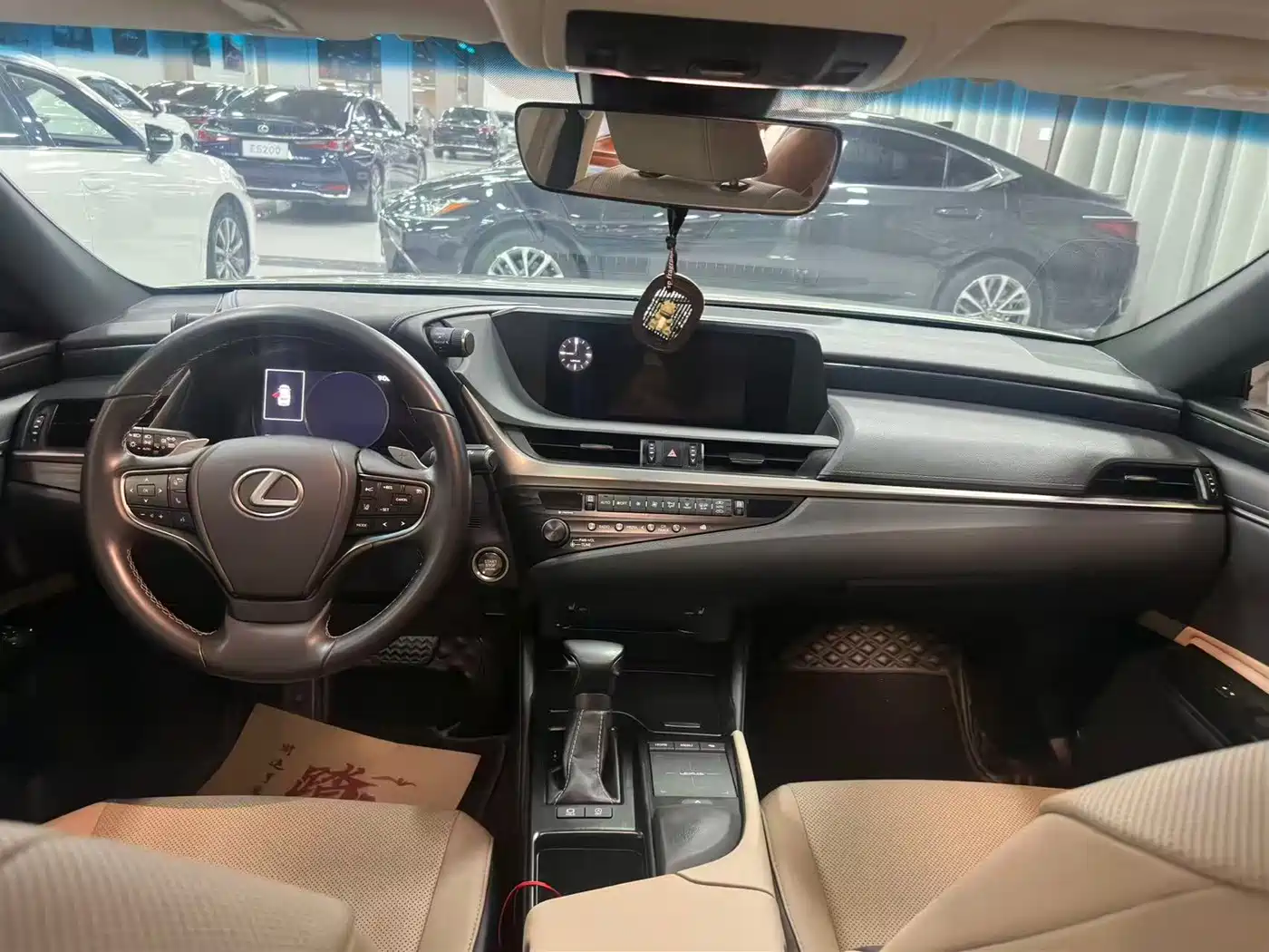 Фото 5 - Lexus ES