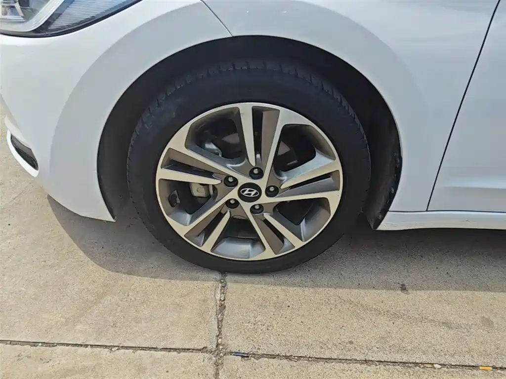 Hyundai Elantra 2016 Model 1.6L Automatic Smart Elite фото 23