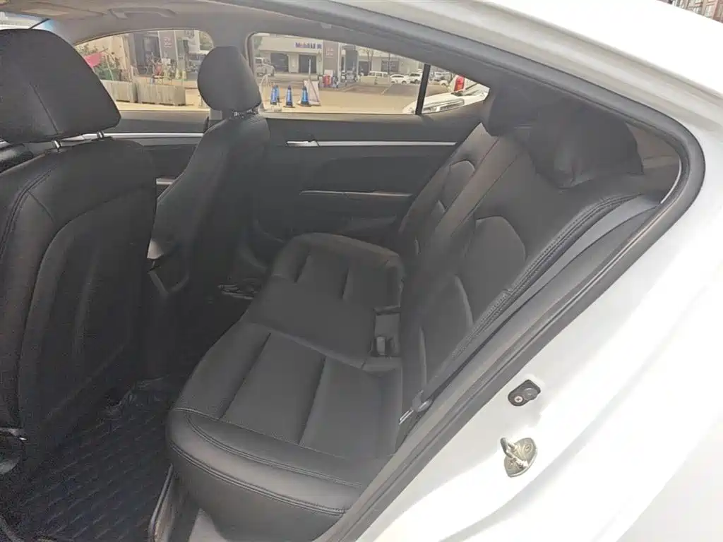 Hyundai Elantra 2016 Model 1.6L Automatic Smart Elite фото 17