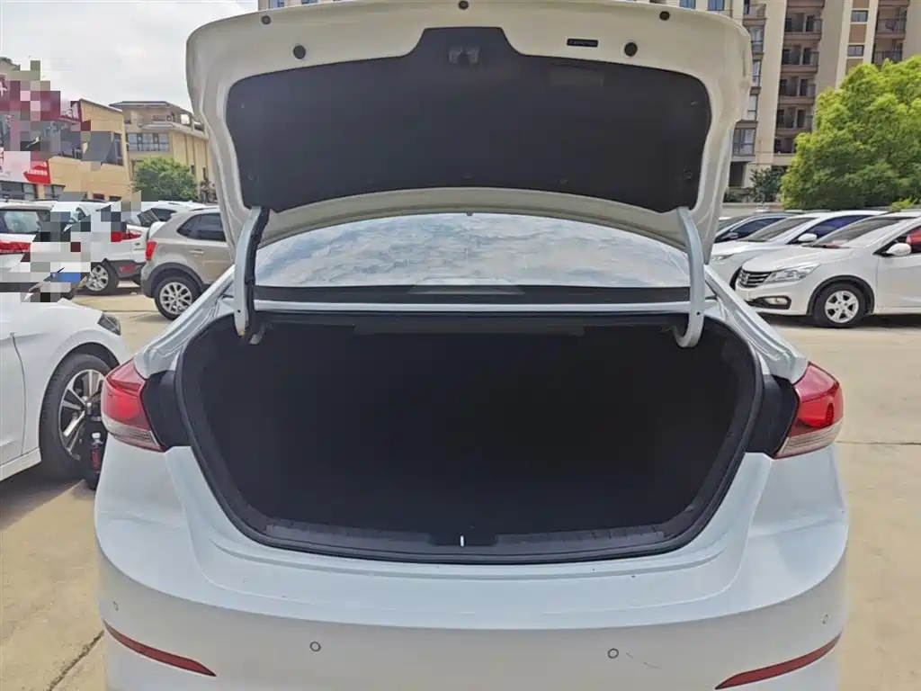 Hyundai Elantra 2016 Model 1.6L Automatic Smart Elite фото 19