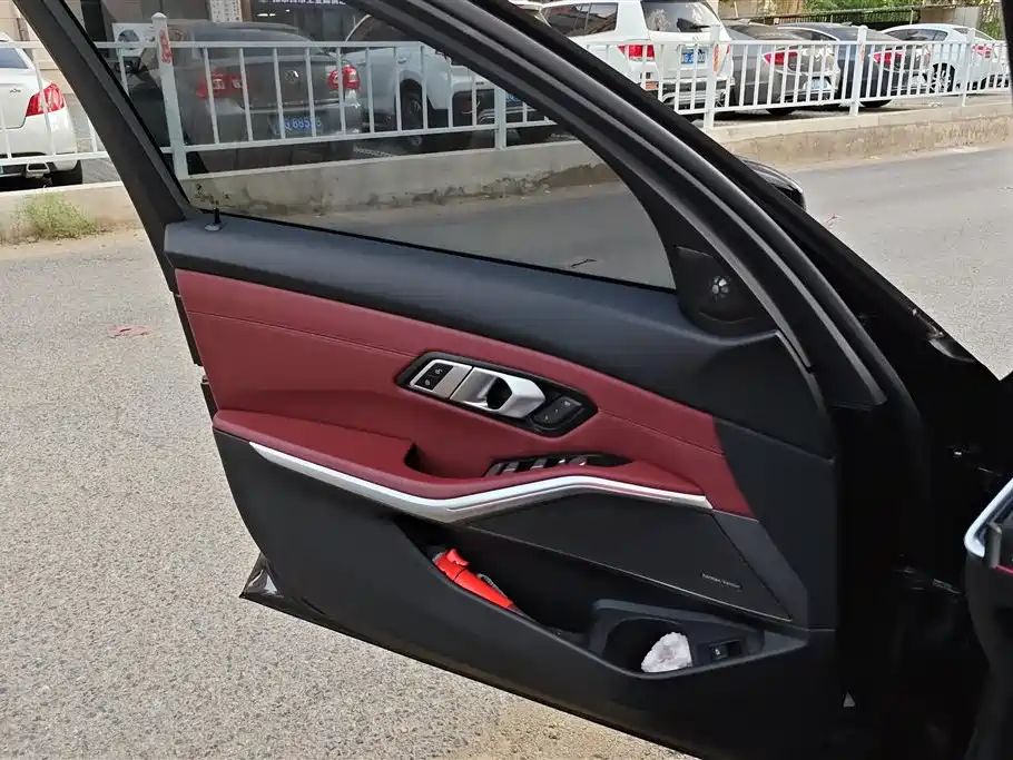 BMW 3 Series 2023 325i M Sport Black Night Package фото 7