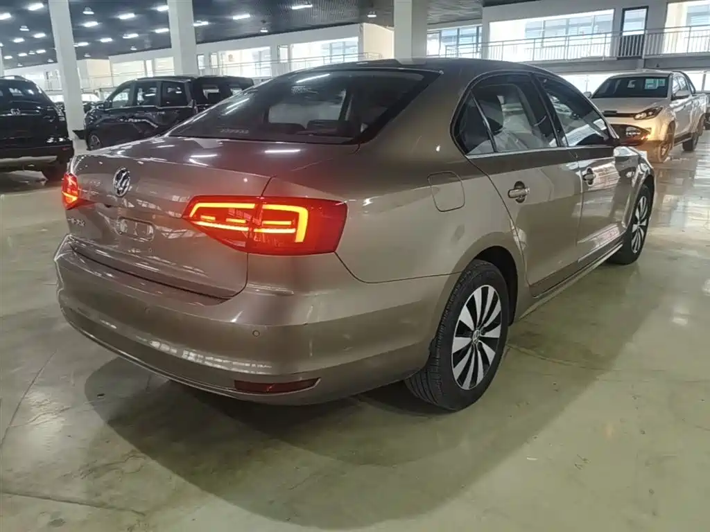 Volkswagen Sagitar 2017 230TSI Automatic Comfort фото 7