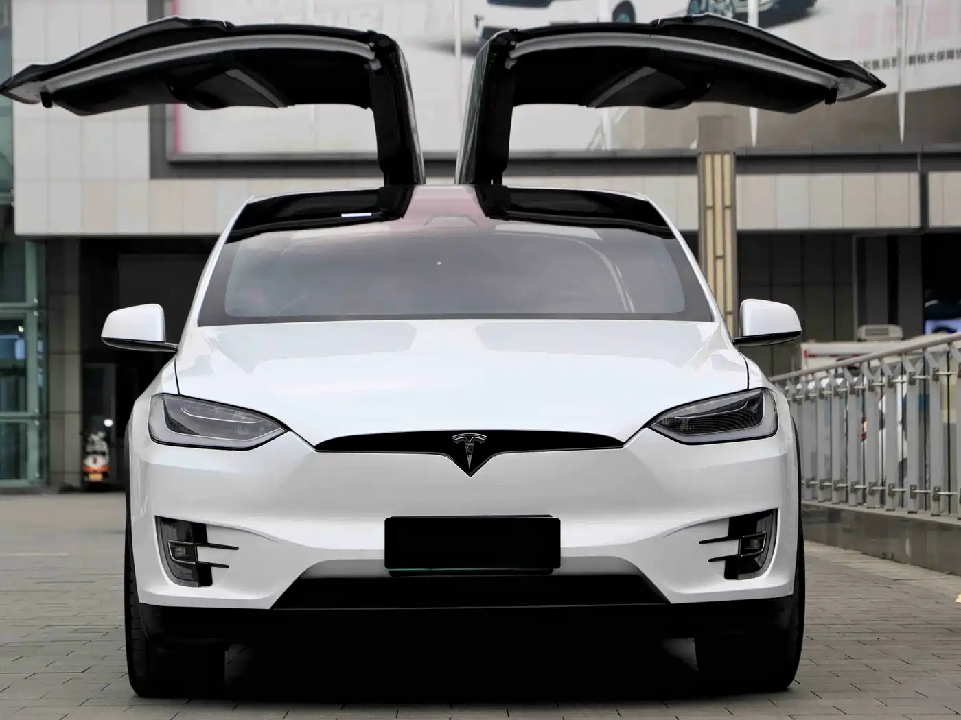 TESLA MODEL X