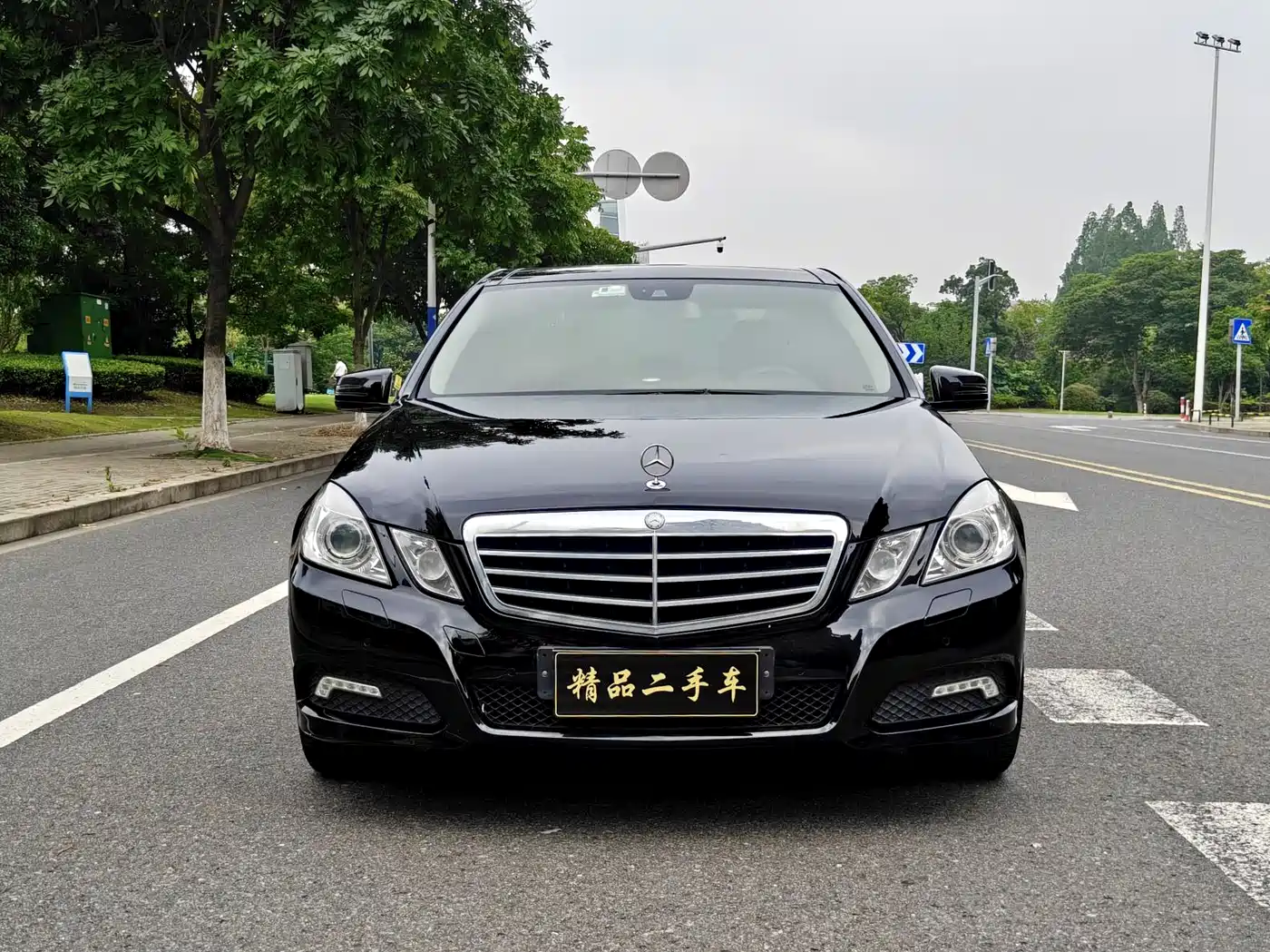 Mercedes-Benz E-Class (Import) 2010 Model E 300 Elegance Luxury Edition фото 2