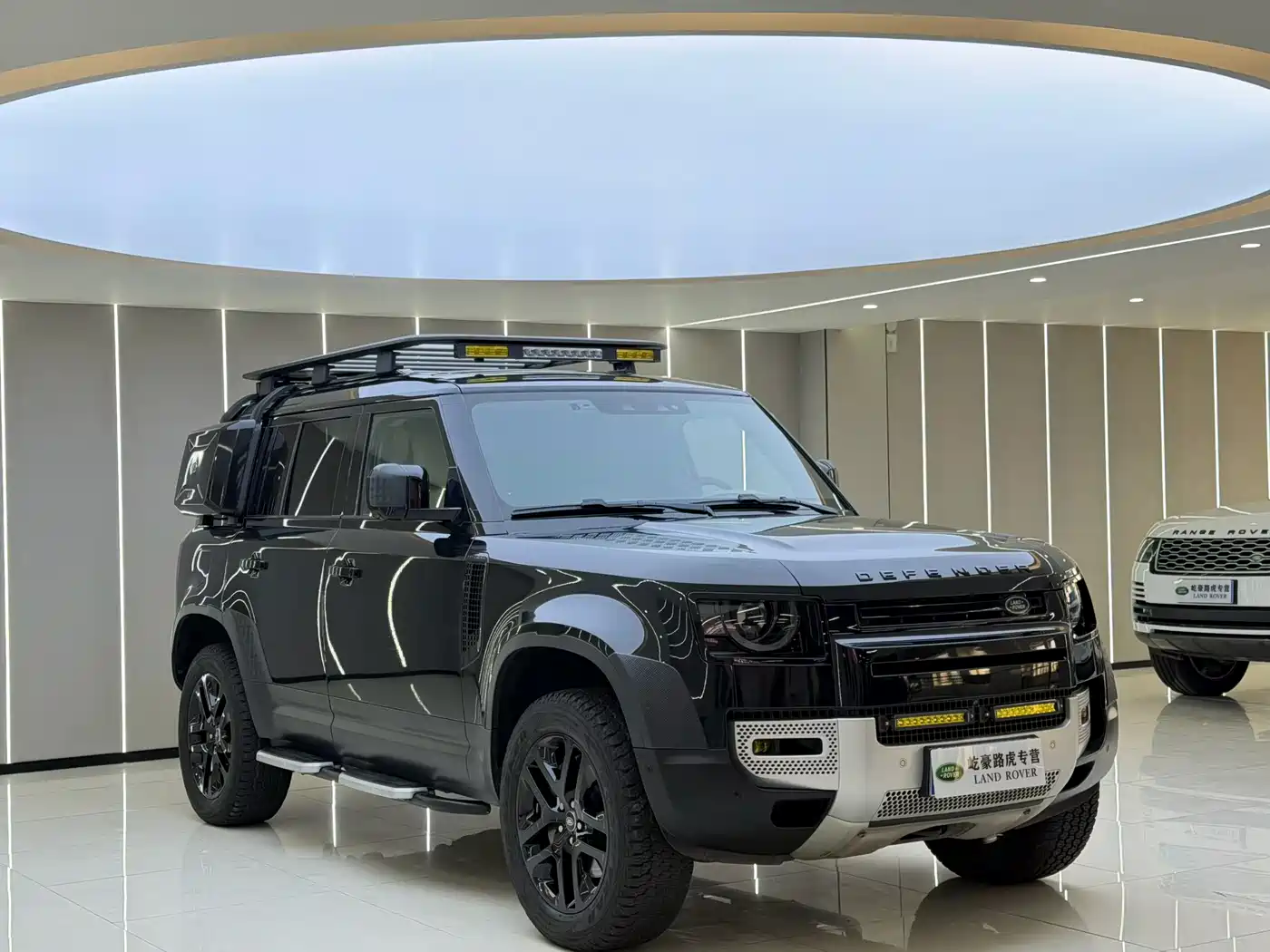 Land Rover Defender 2022 110 P400 Dark Special Edition фото 3