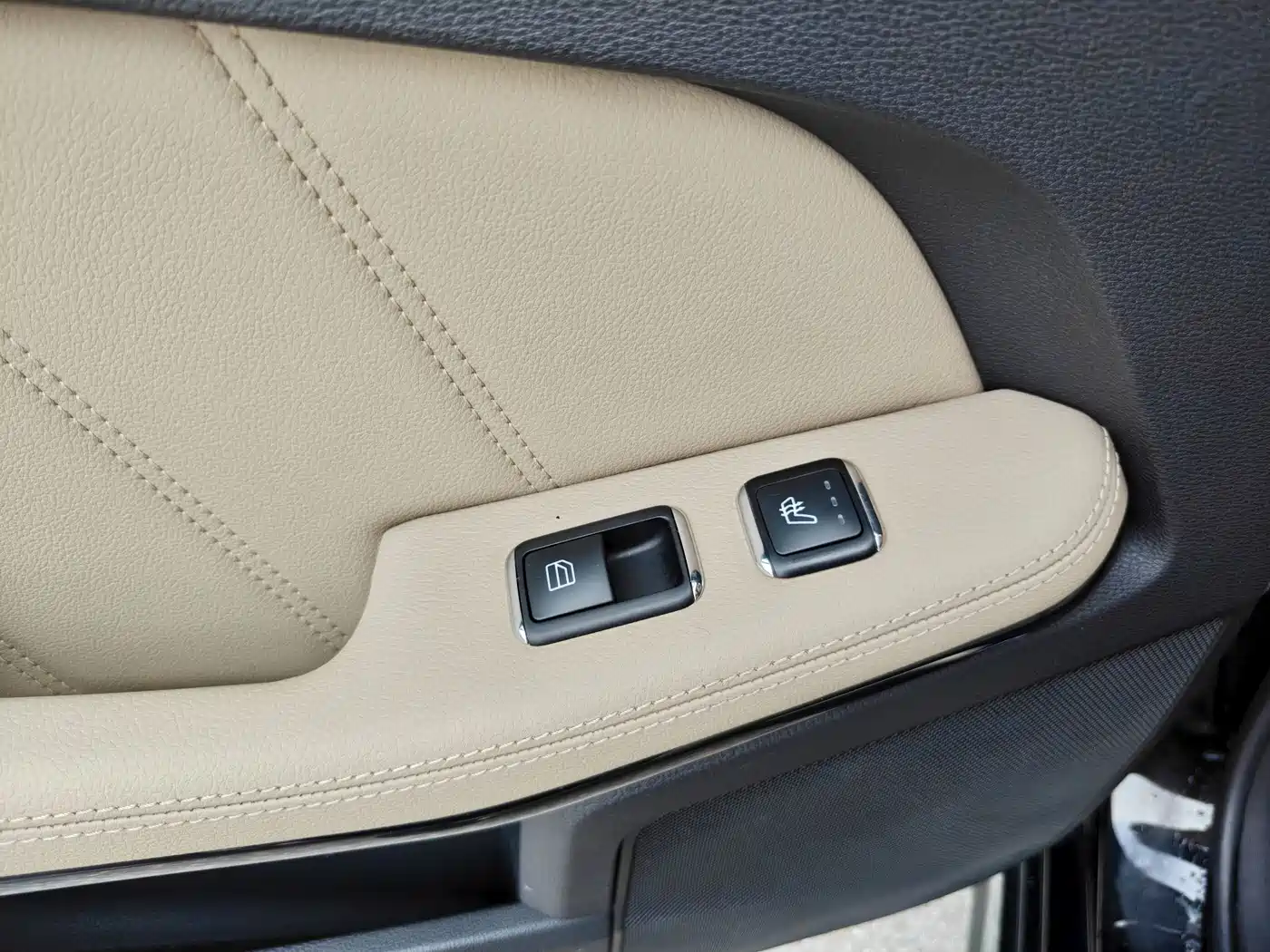 Mercedes-Benz E-Class (Import) 2010 Model E 300 Elegance Luxury Edition фото 13