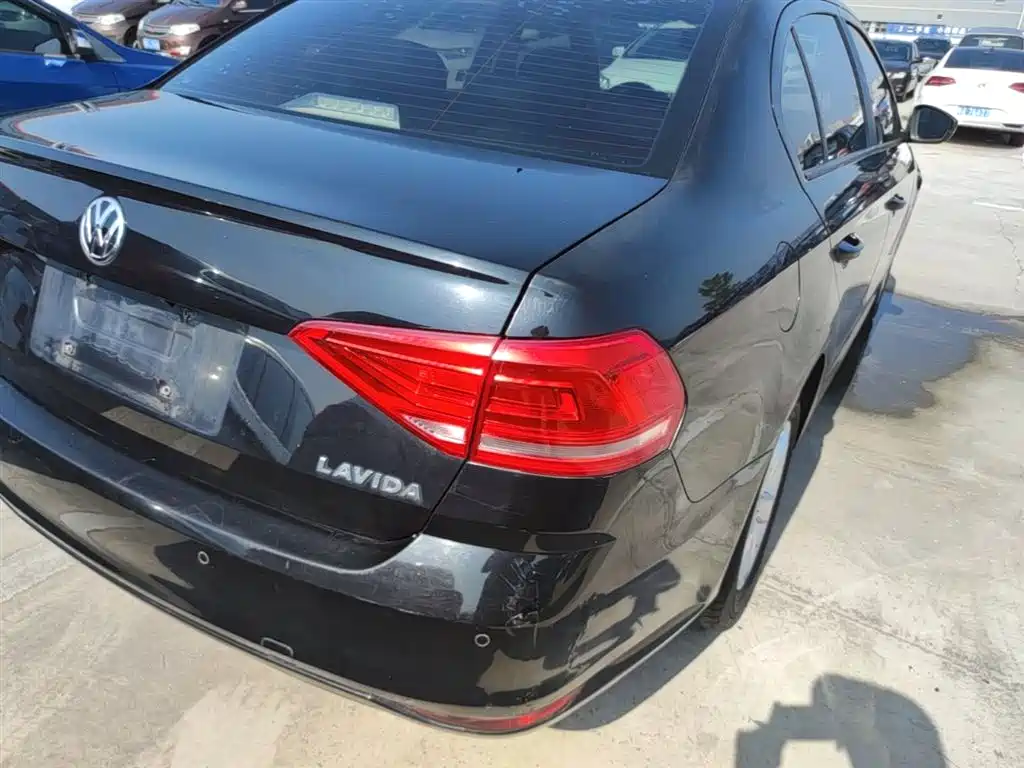 Volkswagen Lavida 2015 1.6L Automatic Trend Edition фото 8