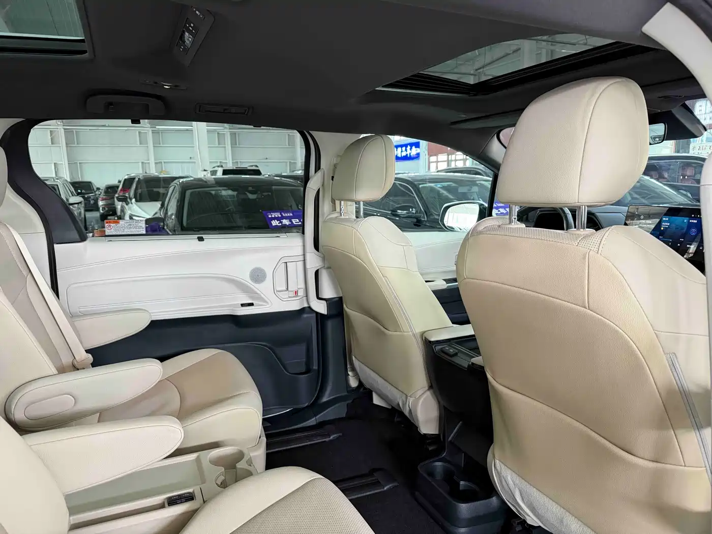 Toyota Granvia 2023 2.5L Hybrid Prestige PLUS Edition фото 18