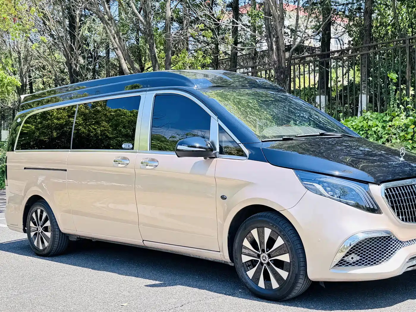 Mercedes-Benz Vito 2023 2.0T Elite 7-Seater фото 3