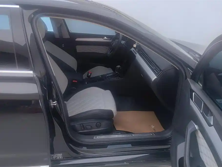 Volkswagen Magotan 2023 Model 2 Million Commemorative Edition 330TSI DSG Luxury фото 8