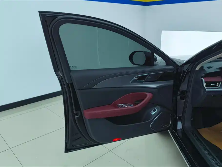 Hongqi H5 2024 2.0T Automatic Smart Connect Flag Smooth Edition фото 7