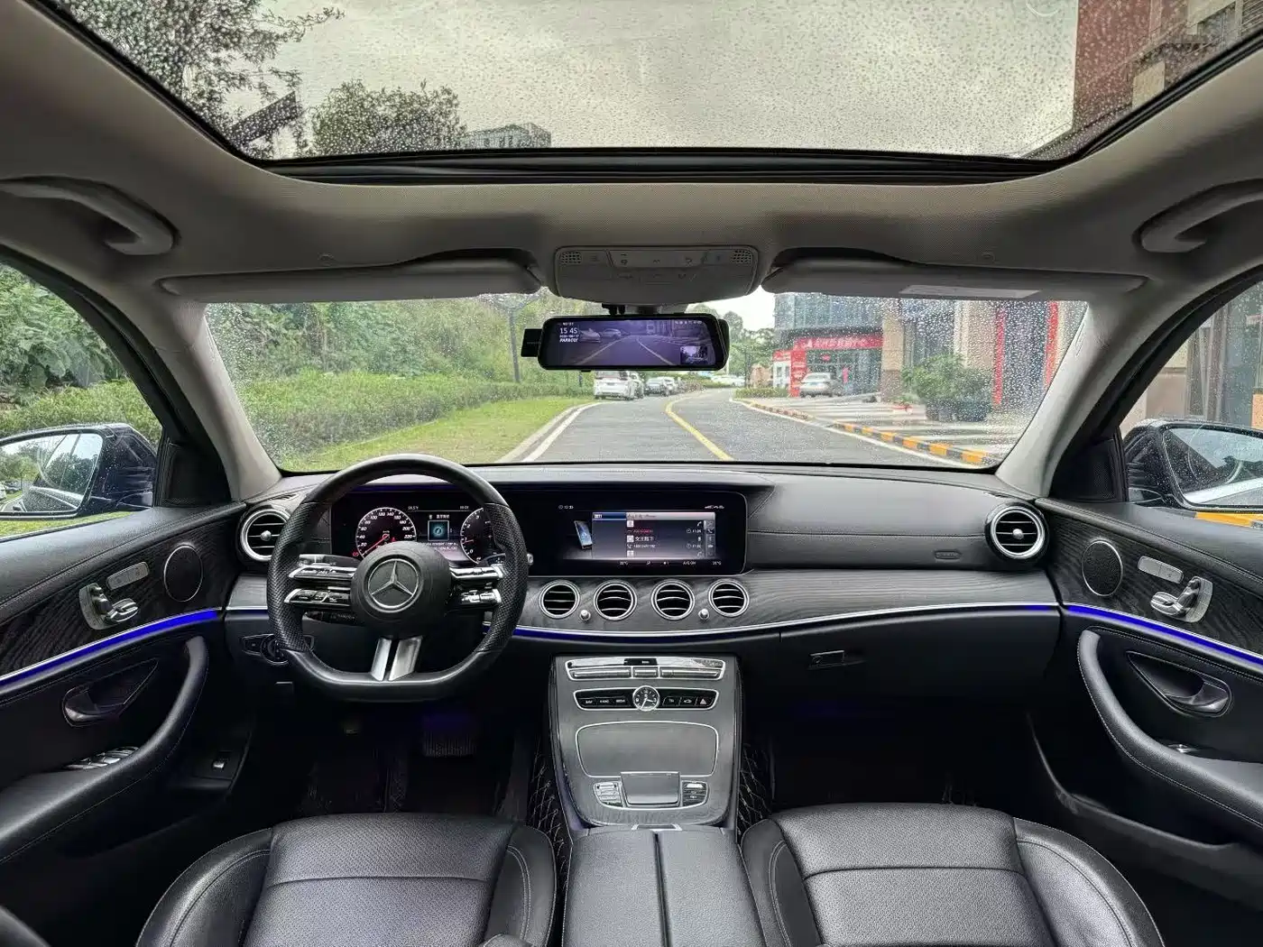 Фото 4 - Mercedes-Benz E-Class