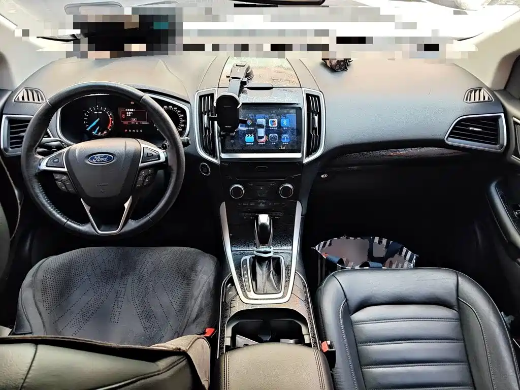 Фото 10 - Ford Edge