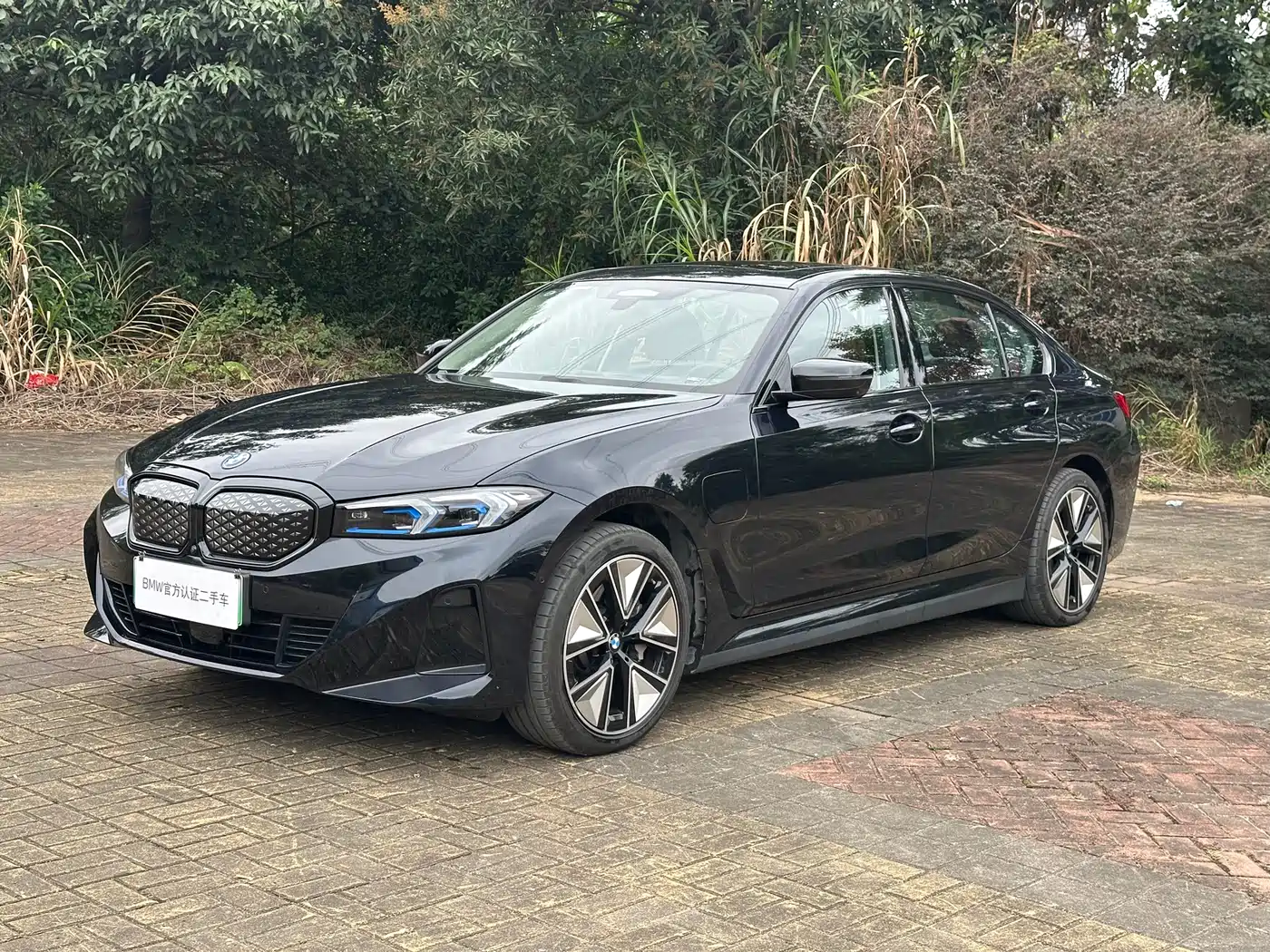 BMW i3 2025 eDrive 40 L Shadow Night Sport Package