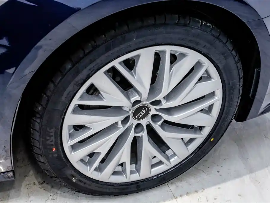 Audi A7L 2024 45TFSI S-line Dream Edition Crystal Package фото 32