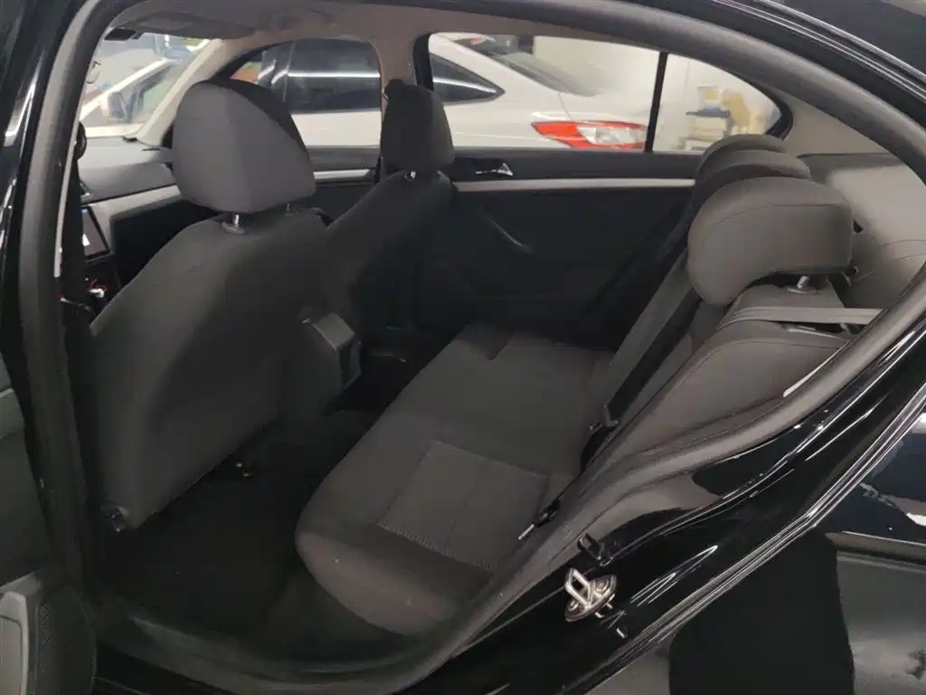 Volkswagen Lavida 2017 1.6L Automatic Trend Edition фото 17