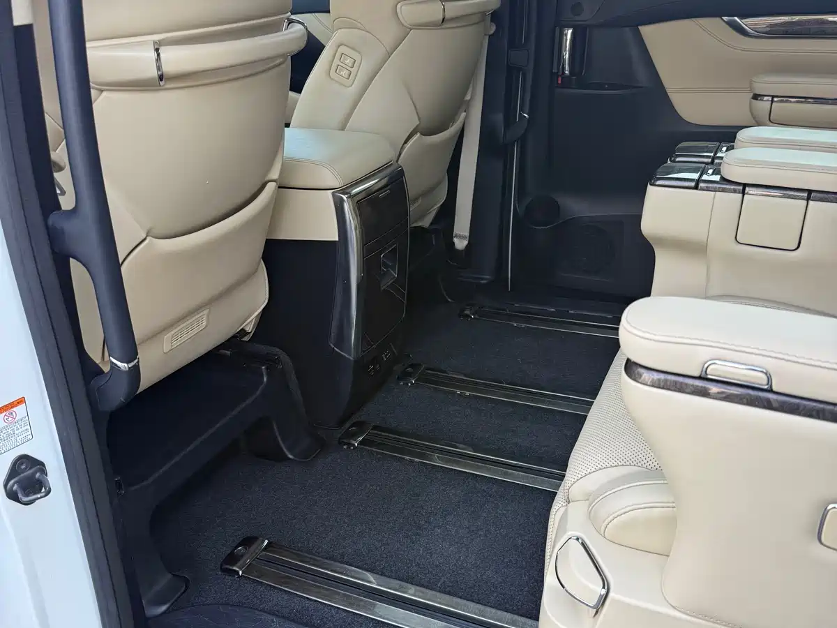 Toyota Alphard 2018 3.5L Premium фото 4