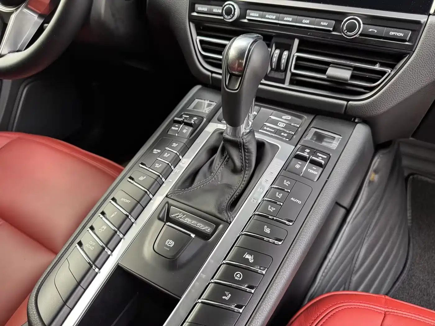 Porsche Macan 2018 Macan 2.0T фото 10