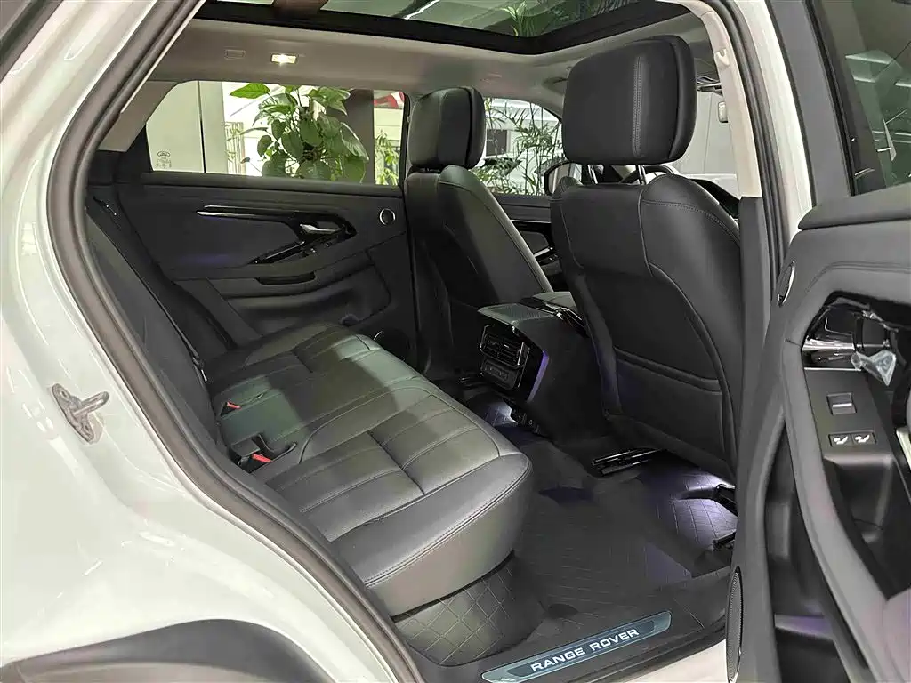 Land Rover Range Rover Evoque 2026 Range Rover Evoque L SE фото 15