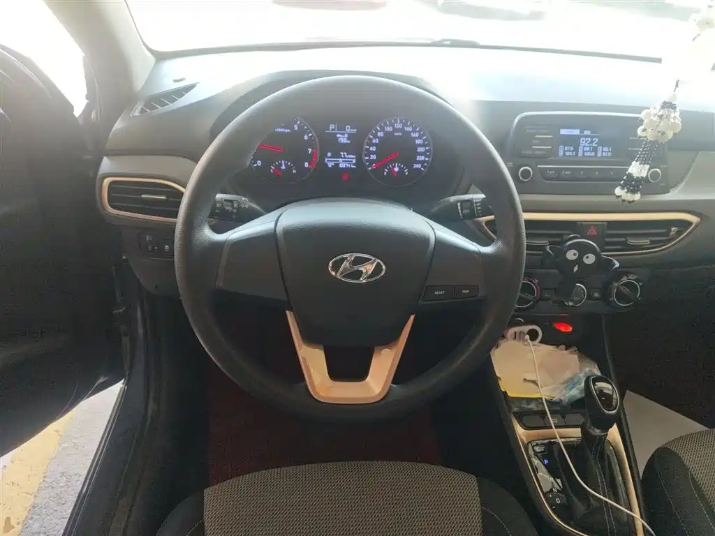 Hyundai Elantra 2018 1.6L Automatic Pleasing Edition GL China VI фото 11