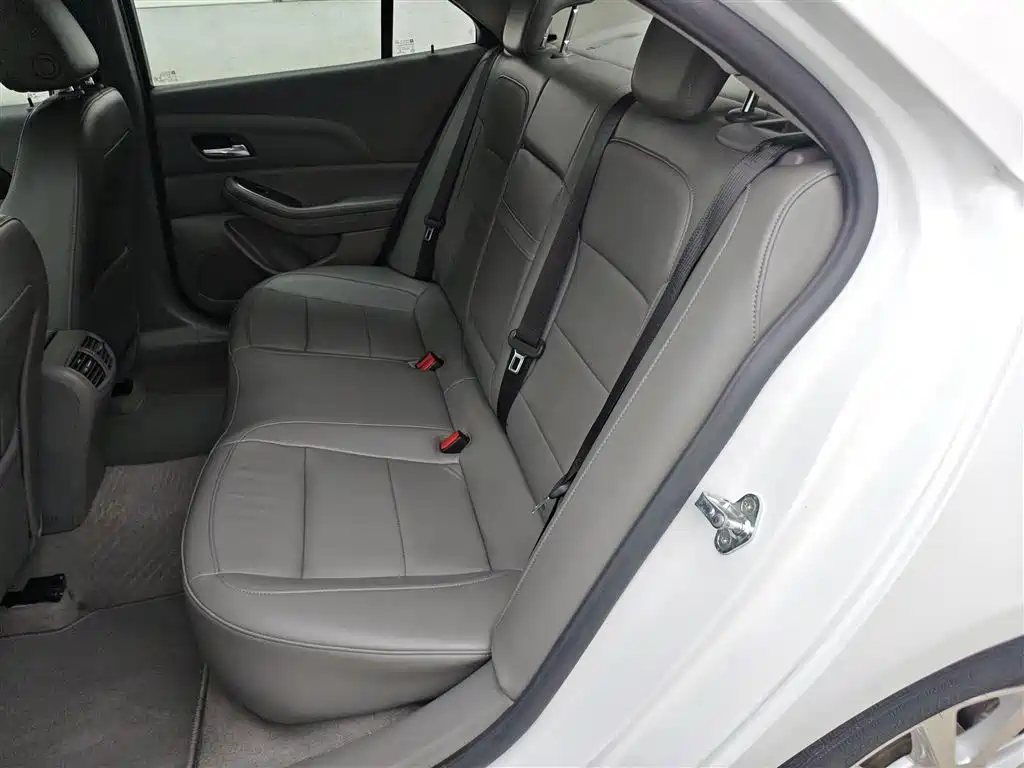 Chevrolet Malibu 2014 2.0L Automatic Luxury фото 13