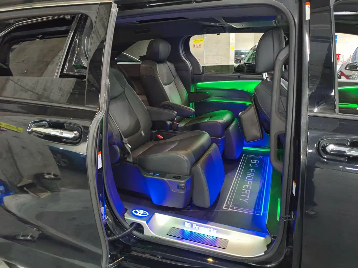 Toyota Granvia 2023 2022 Model Year 2.5L Hybrid Flagship Edition