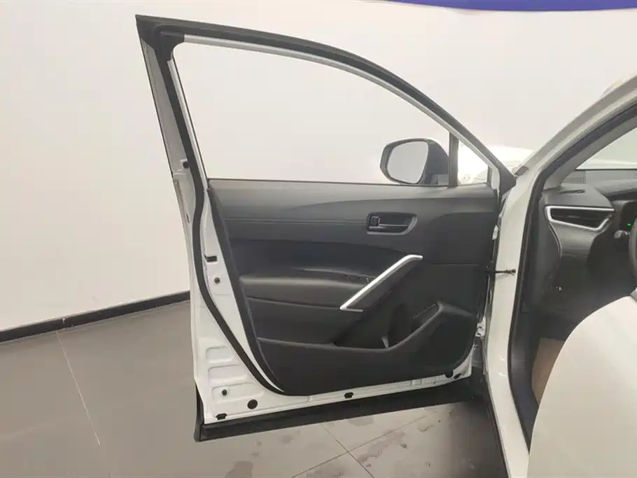 Toyota Frontlander 2023 2.0L CVT Elite Edition фото 7